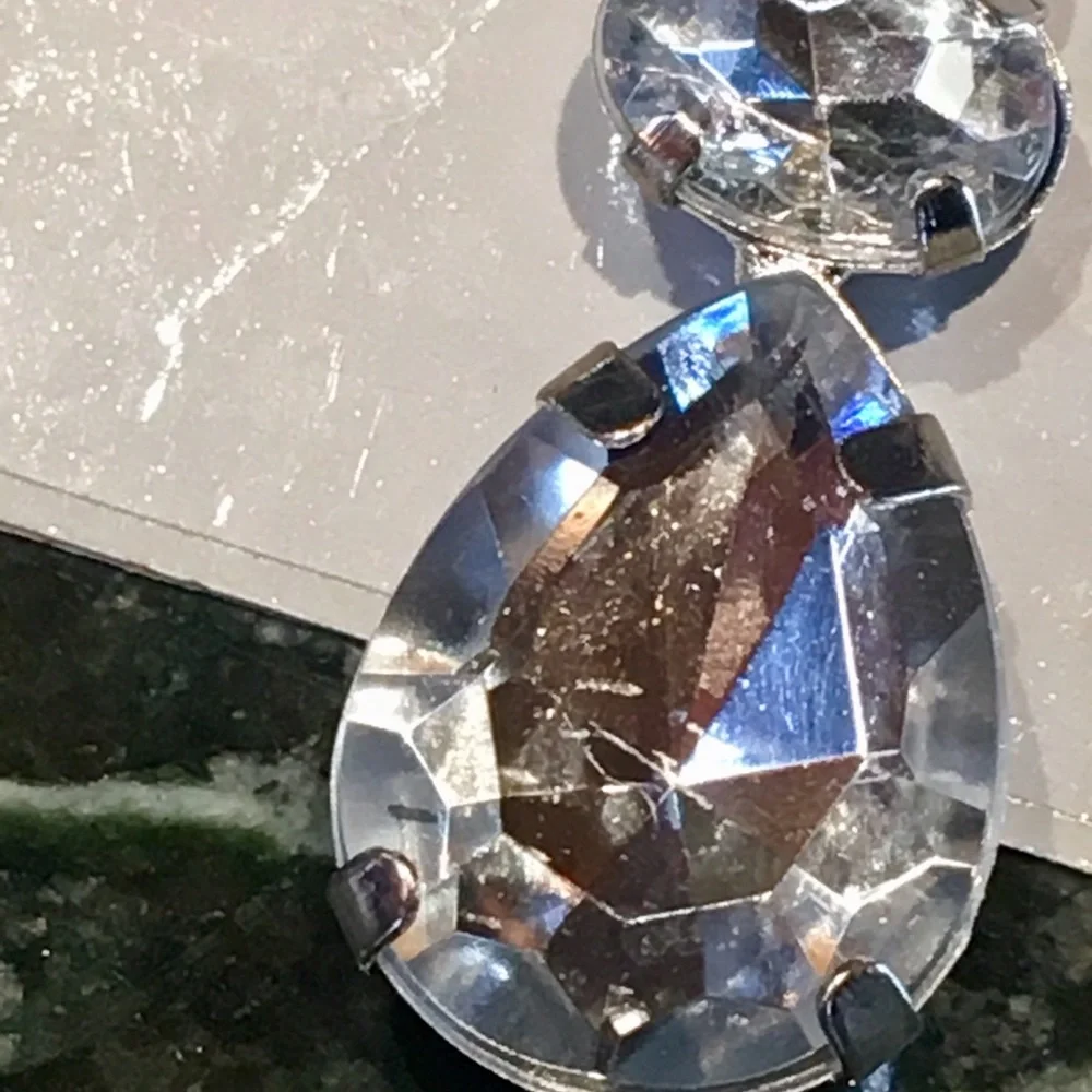 Amazing NWOT Anne Klein teardrop crystal earrings - Picture 7 of 7